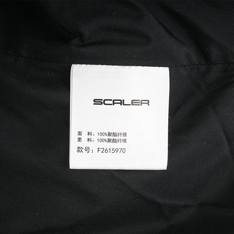 男子户外两层冲锋衣