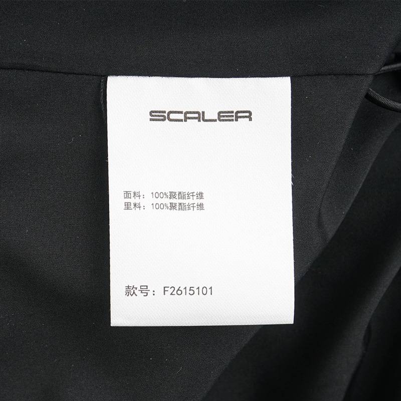 男子户外两层冲锋衣