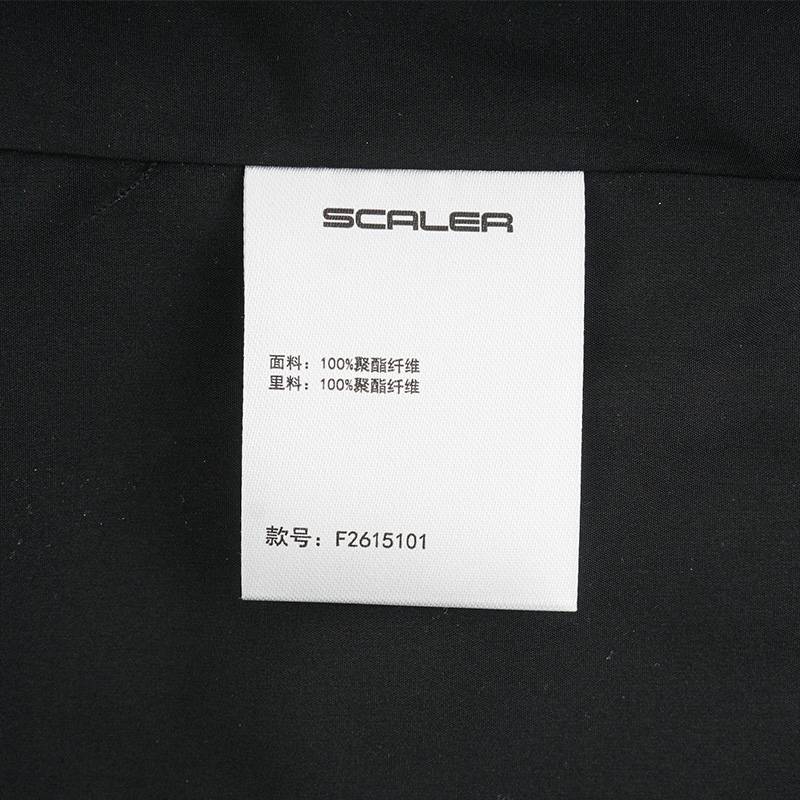 男子户外两层冲锋衣