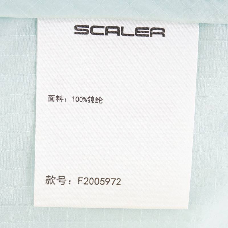 女子皮肤风衣