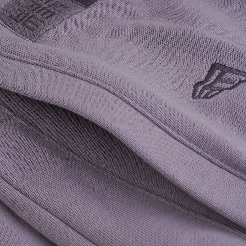 男子满印刺绣针织短裤