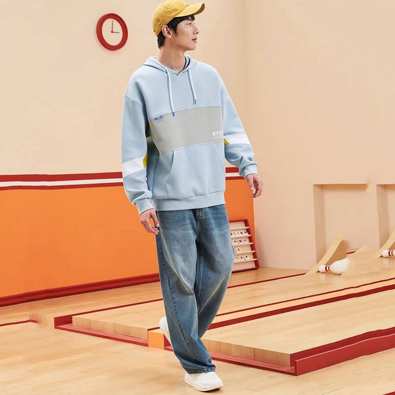 男子撞色连帽卫衣