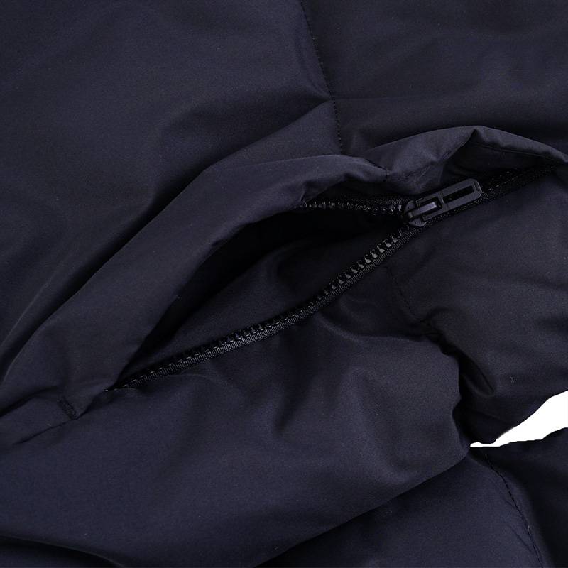 男子长款羽绒服