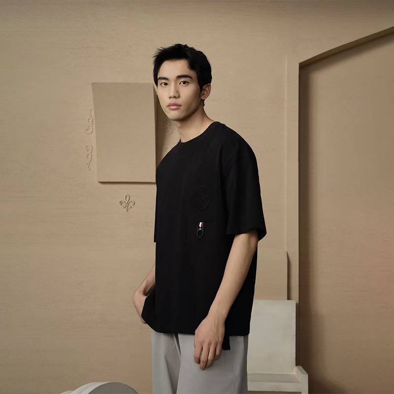 男女同款字母口袋休闲时尚潮流短袖109653-032