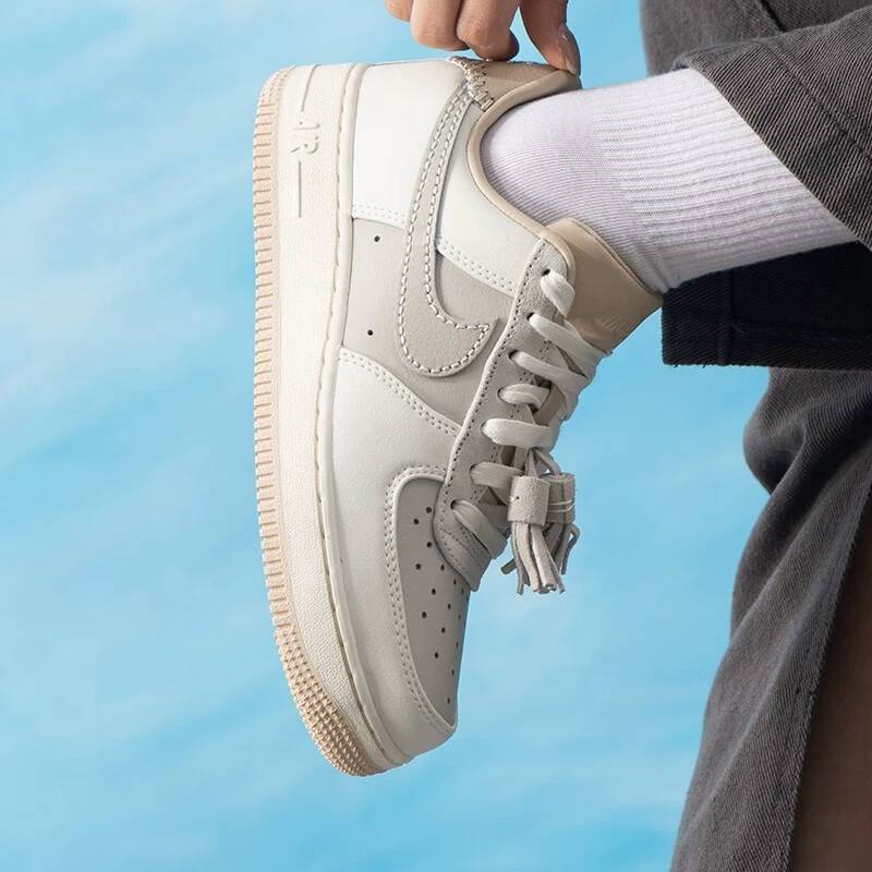 女子AIR FORCE 1 '07空军一号时尚运动板鞋HV1813-001