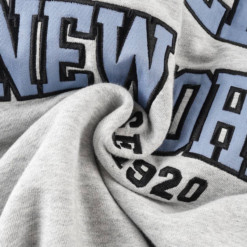 男女学院风刺绣圆领套头衫