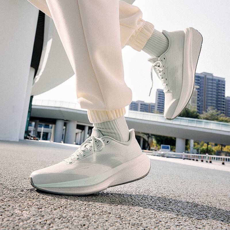 舒适缓震女子长距离训练跑鞋122615555-3